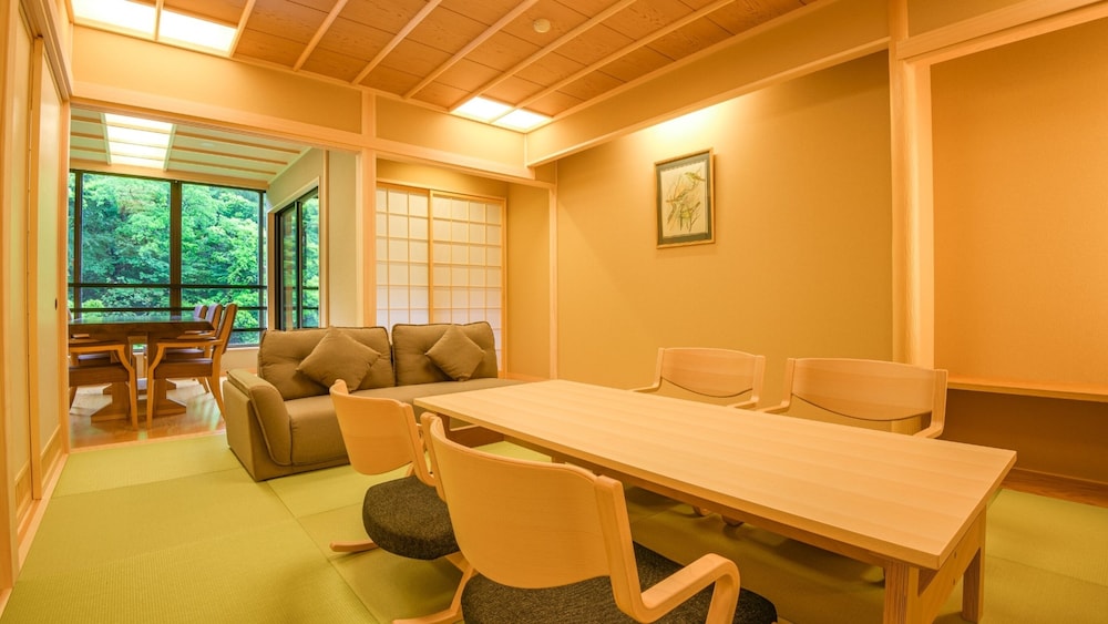 yamanaka onsen shirasagiyu tawaraya