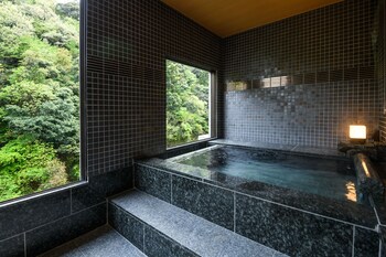 yamanaka onsen shirasagiyu tawaraya