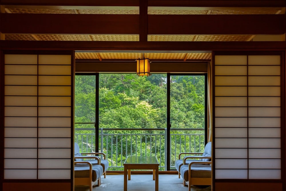 yamanaka onsen shirasagiyu tawaraya