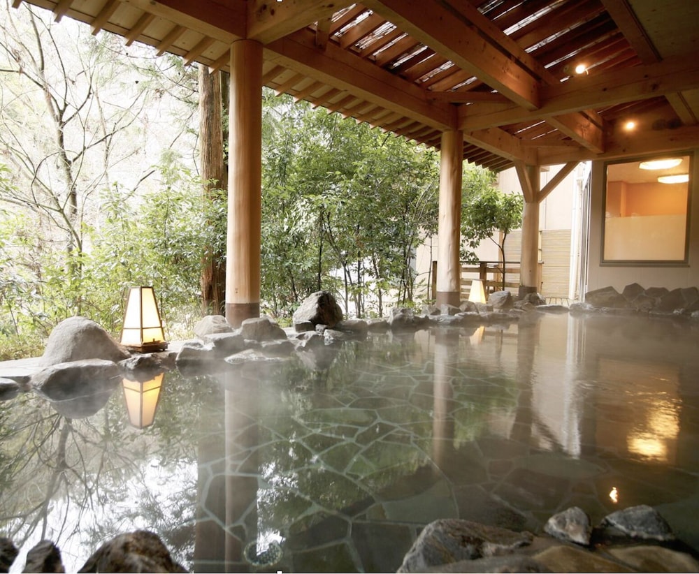 yamanaka onsen shirasagiyu tawaraya