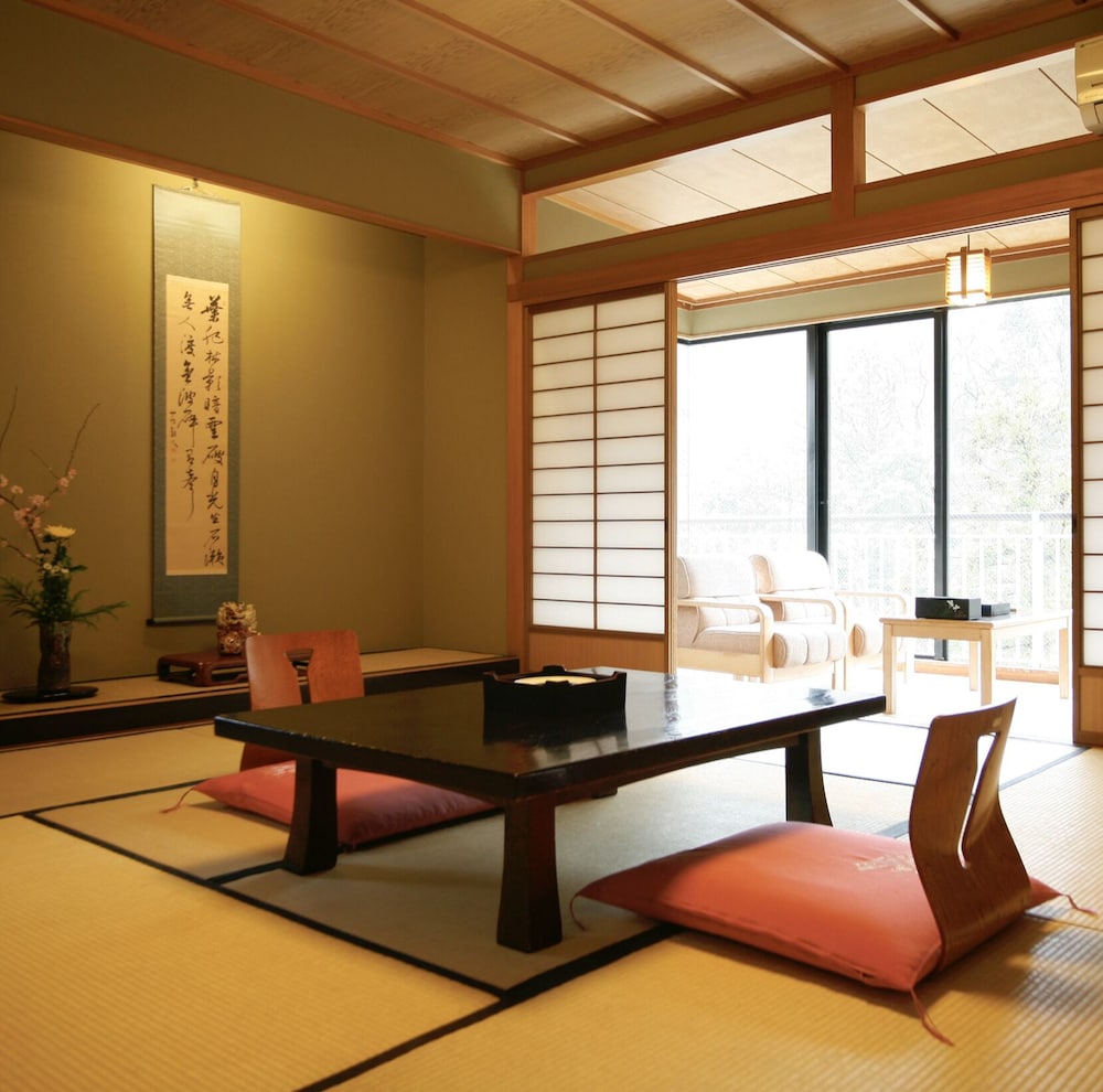 yamanaka onsen shirasagiyu tawaraya