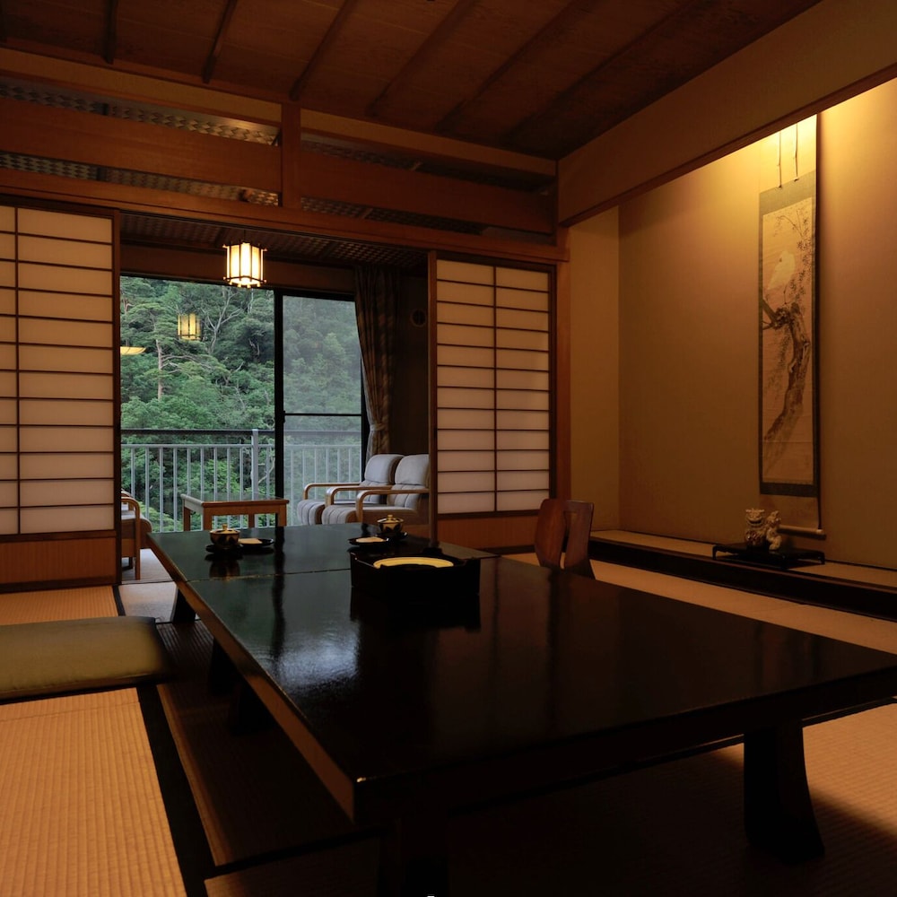 yamanaka onsen shirasagiyu tawaraya