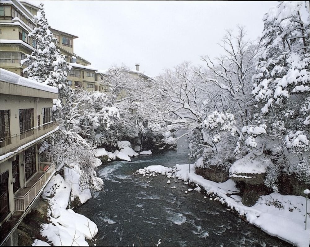 yamanaka onsen shirasagiyu tawaraya