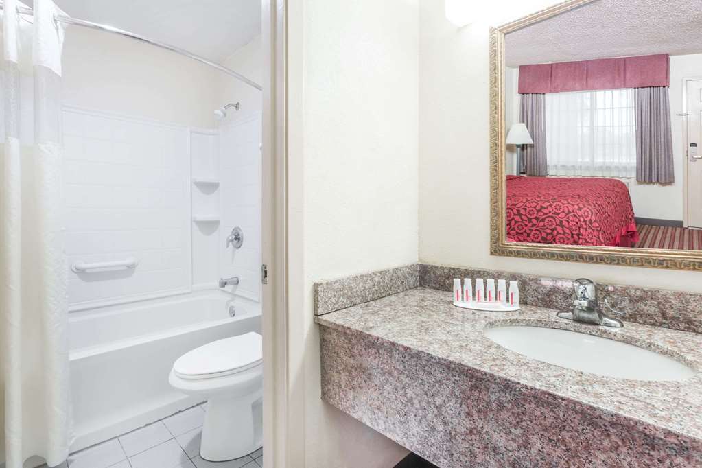 days inn by wyndham portland corpus christi