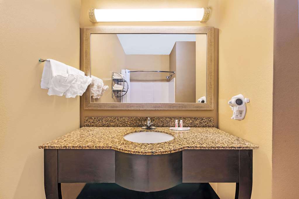 days inn by wyndham rockdale texas