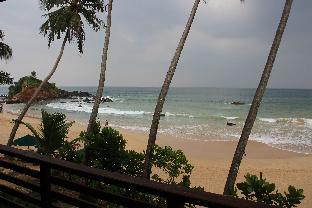 sunset beach mirissa