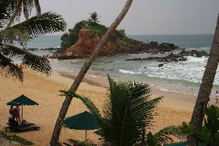 sunset beach mirissa