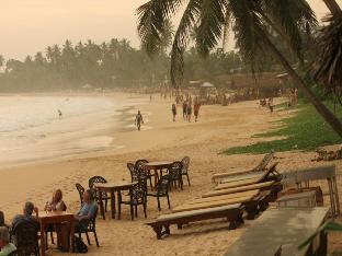 sunset beach mirissa