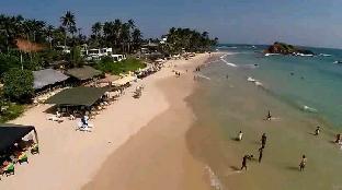 sunset beach mirissa