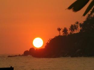 sunset beach mirissa