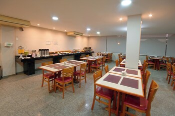 Fenix Hotel Campinas,Near Castro Mendes Theater,3 star