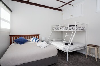 moana lodge hostel