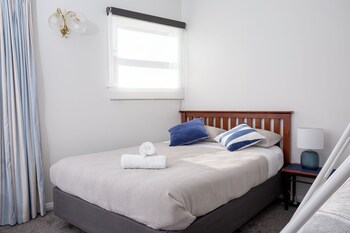 moana lodge hostel