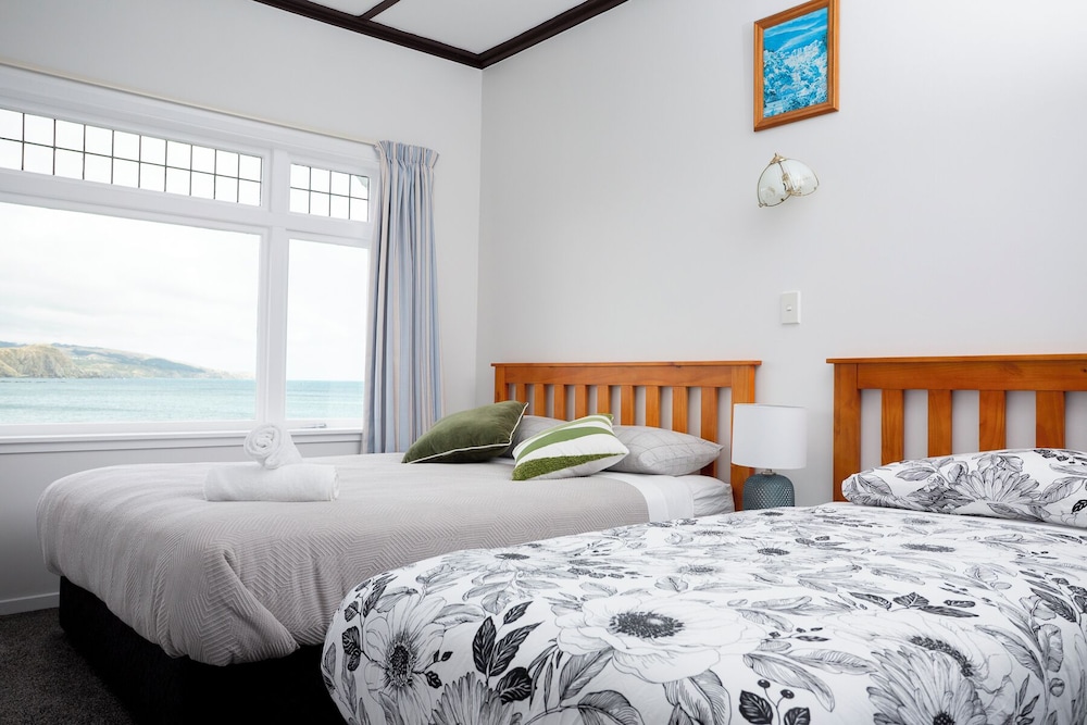 moana lodge hostel