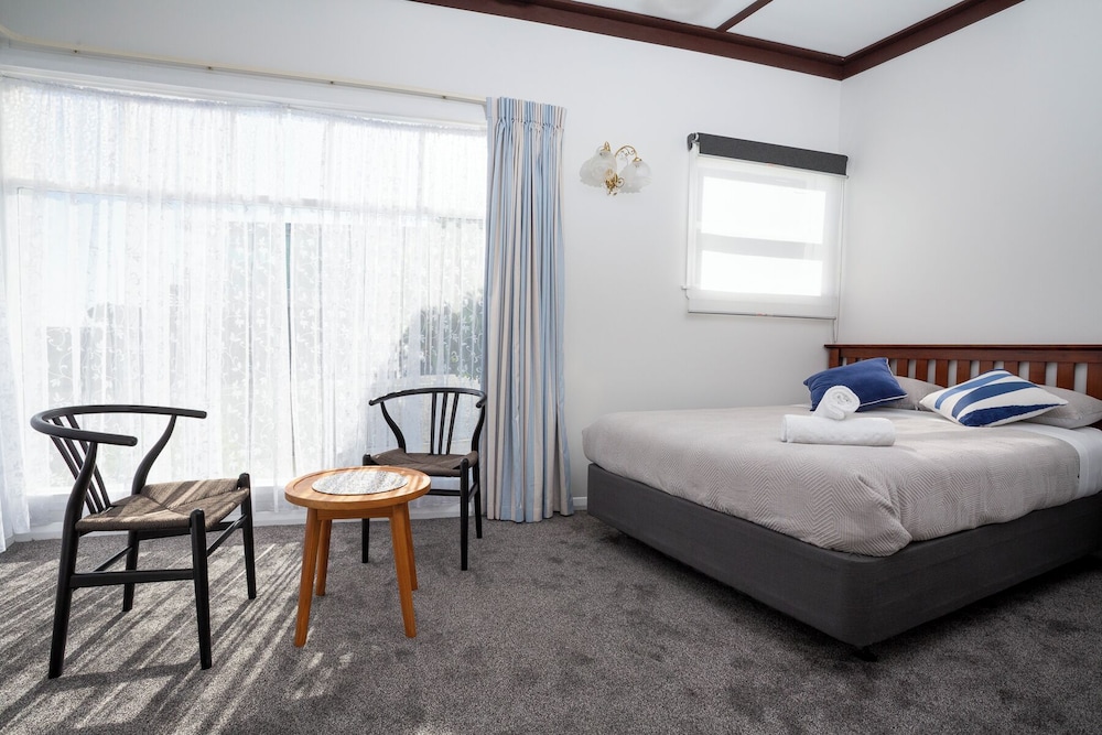 moana lodge hostel