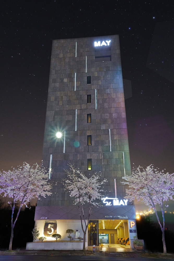 hotel the may