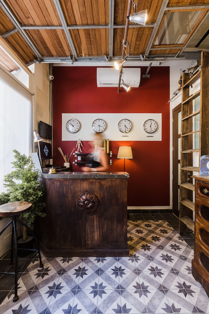 two pillows boutique hostel