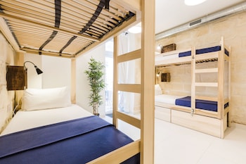 two pillows boutique hostel