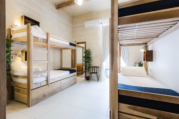 two pillows boutique hostel