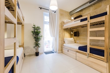 two pillows boutique hostel