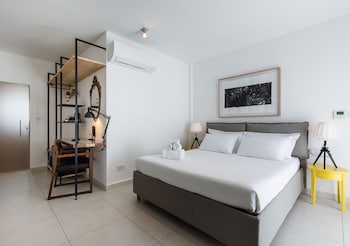 two pillows boutique hostel