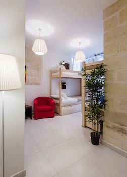 two pillows boutique hostel