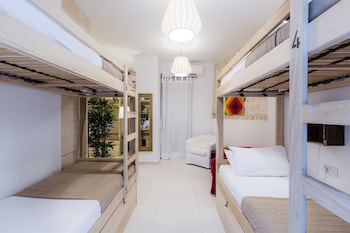 two pillows boutique hostel