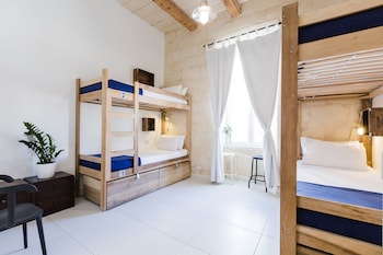 two pillows boutique hostel