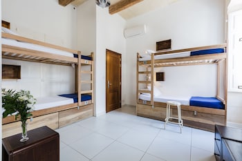 two pillows boutique hostel