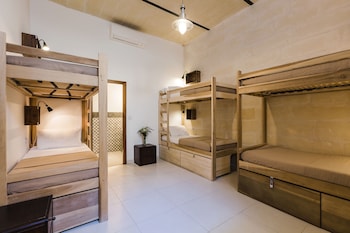 two pillows boutique hostel