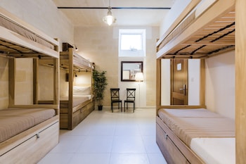 two pillows boutique hostel
