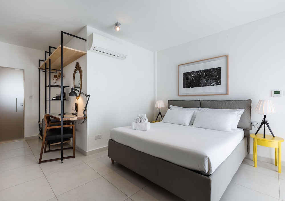 two pillows boutique hostel
