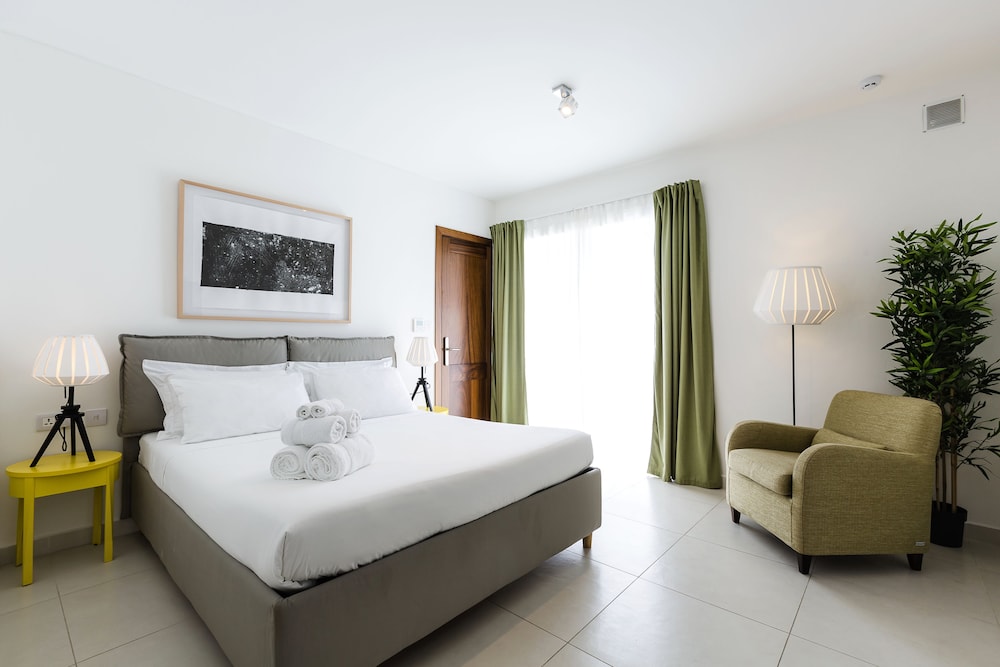 two pillows boutique hostel