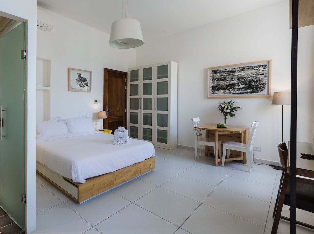 two pillows boutique hostel