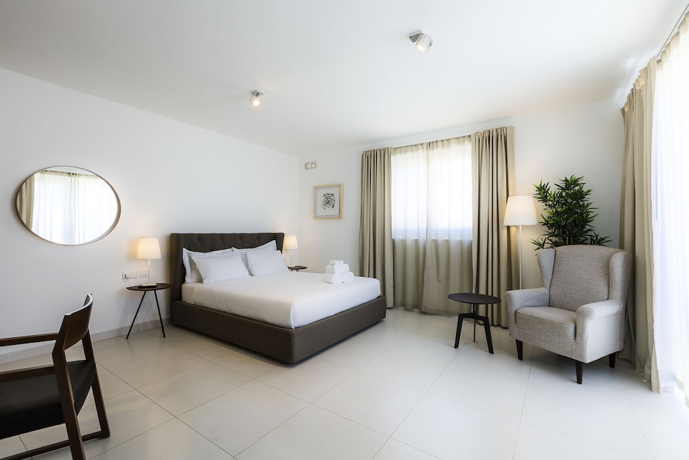 two pillows boutique hostel