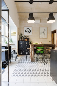 two pillows boutique hostel