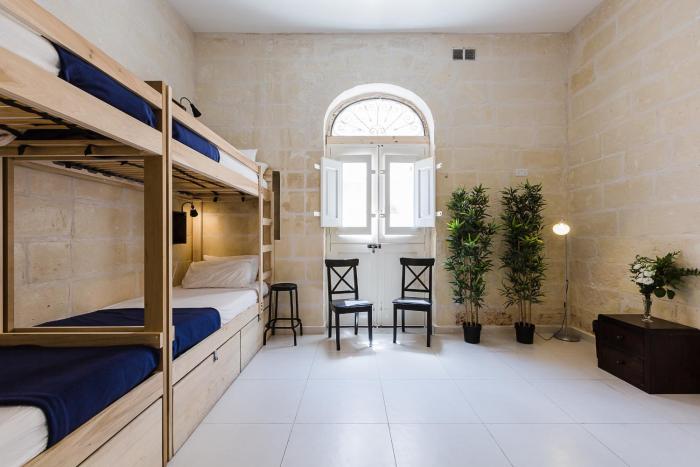 two pillows boutique hostel