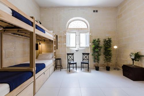 two pillows boutique hostel