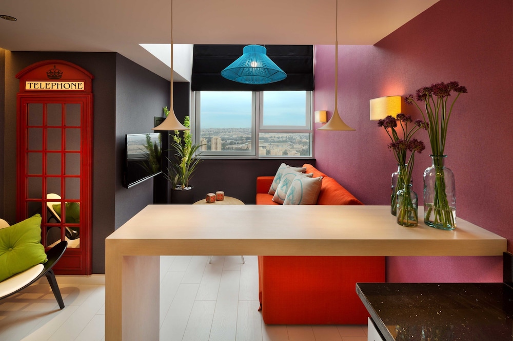 21st floor 360 suitop hotel