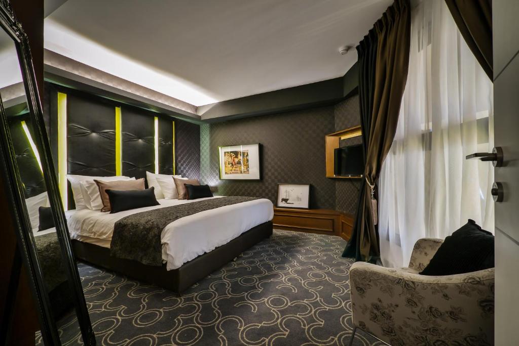 21st floor 360 suitop hotel