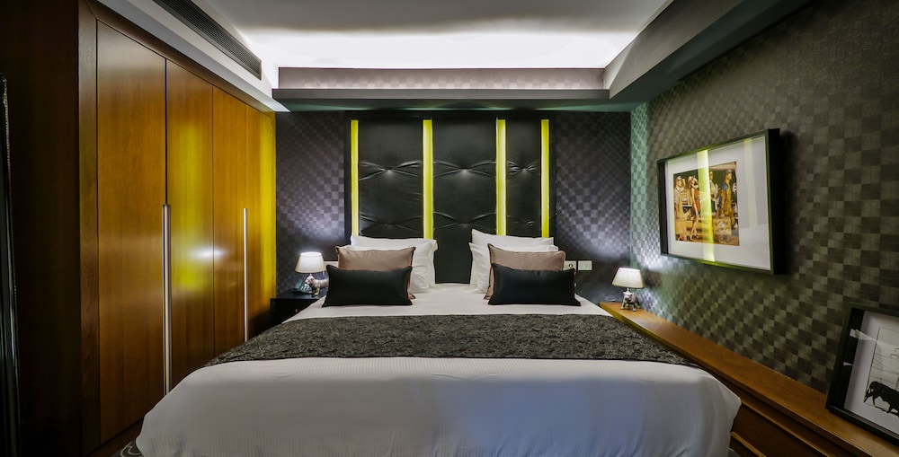 21st floor 360 suitop hotel
