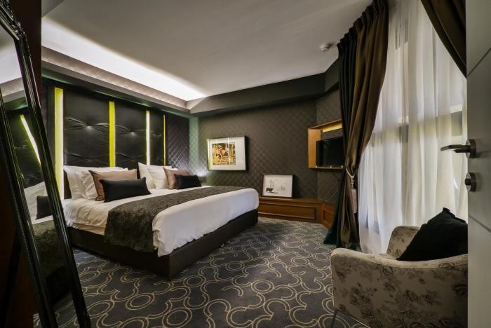 21st floor 360 suitop hotel