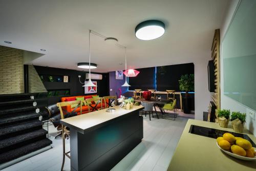 21st floor 360 suitop hotel