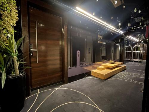 21st floor 360 suitop hotel