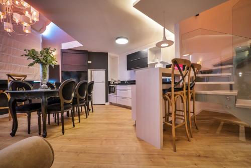 21st floor 360 suitop hotel