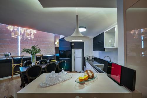 21st floor 360 suitop hotel