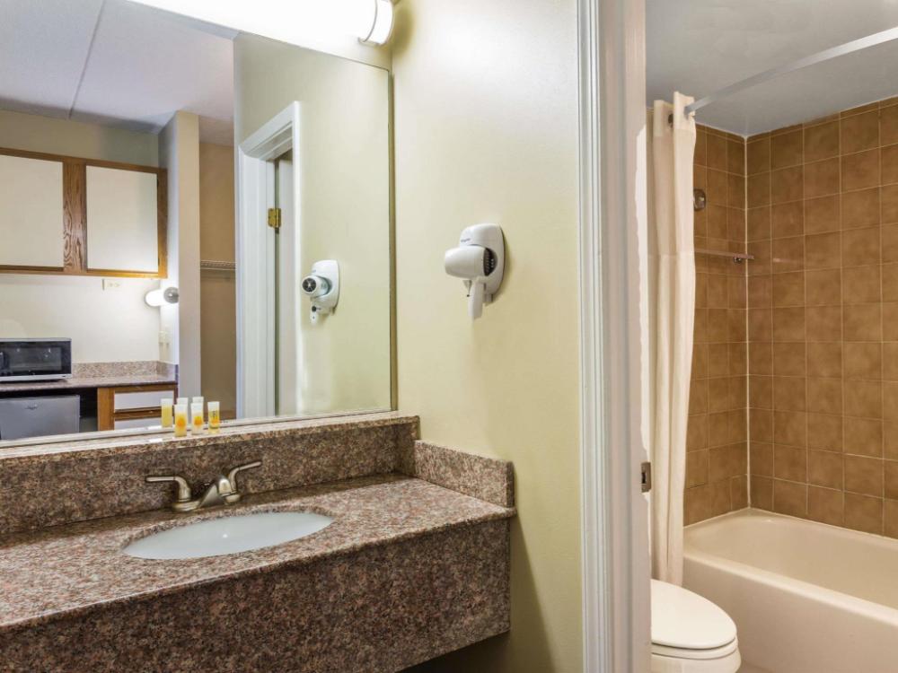 days inn by wyndham virginia beach at the beach