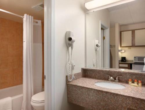 days inn by wyndham virginia beach at the beach