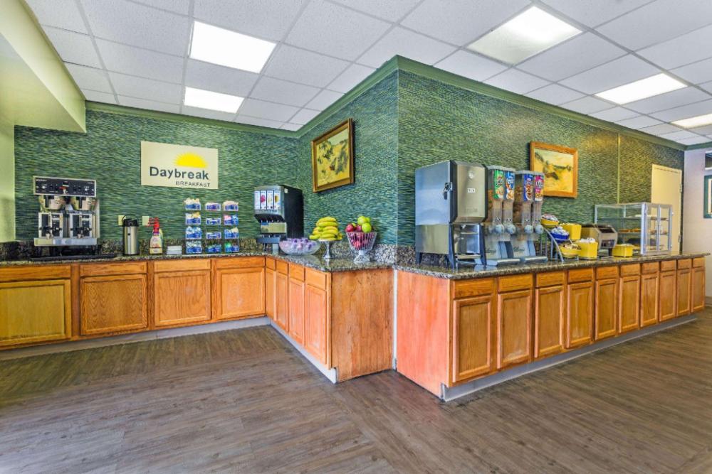 days inn by wyndham virginia beach at the beach