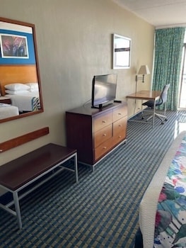 days inn by wyndham virginia beach at the beach